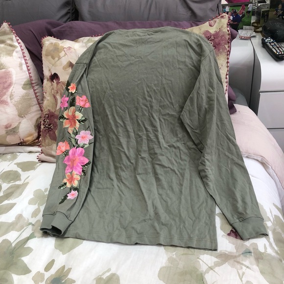 Victoria Secret pink flower Campus Top - Picture 3 of 3